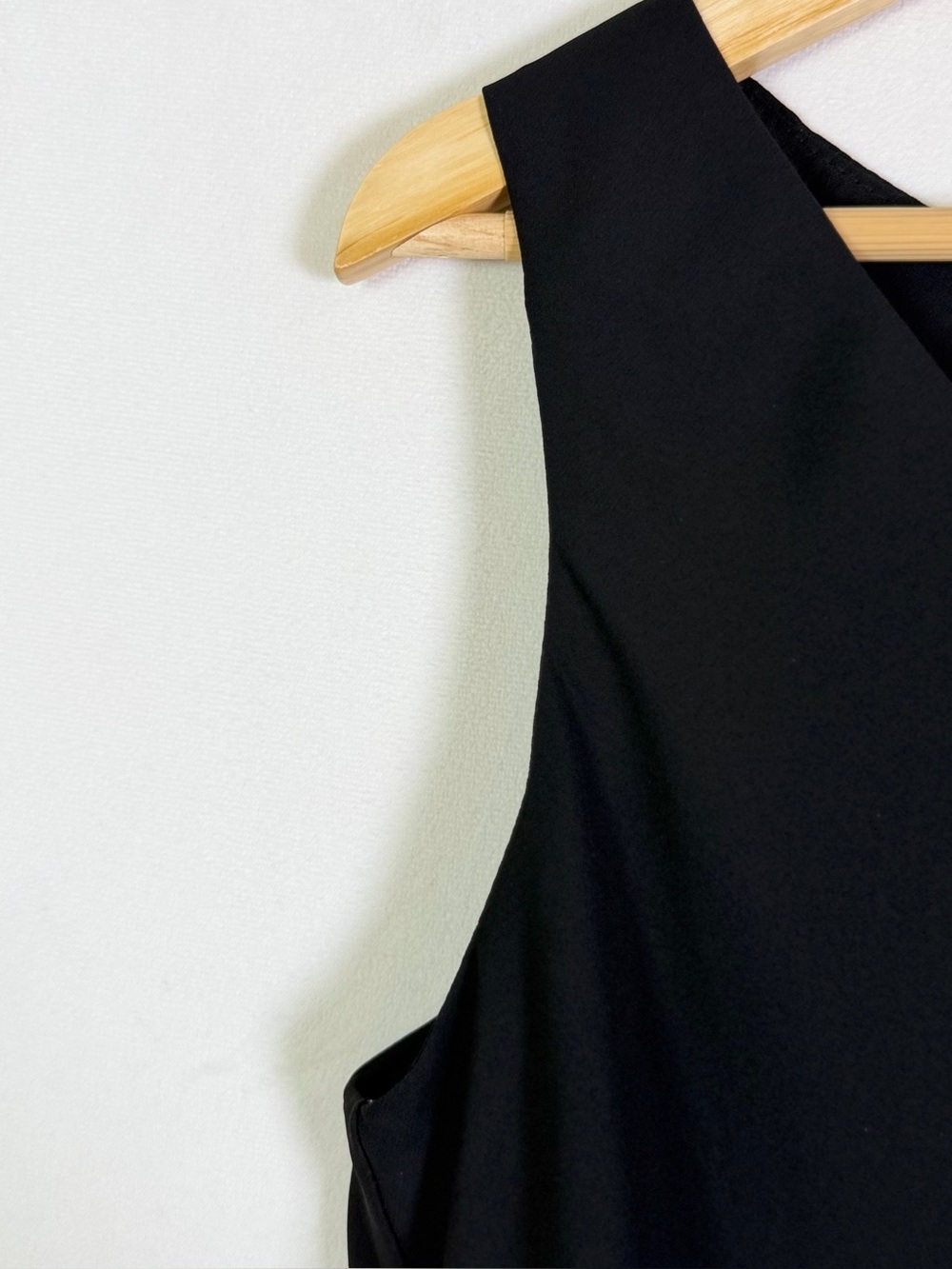 Frank Lyman Women’s Black Layered Chiffon V-Neck Sleeveless Blouse Top Size 8 - Picture 7 of 7